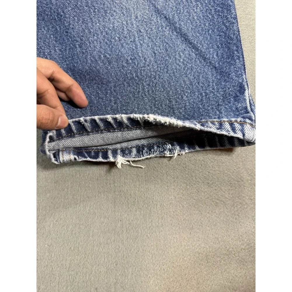 Levis tag reads